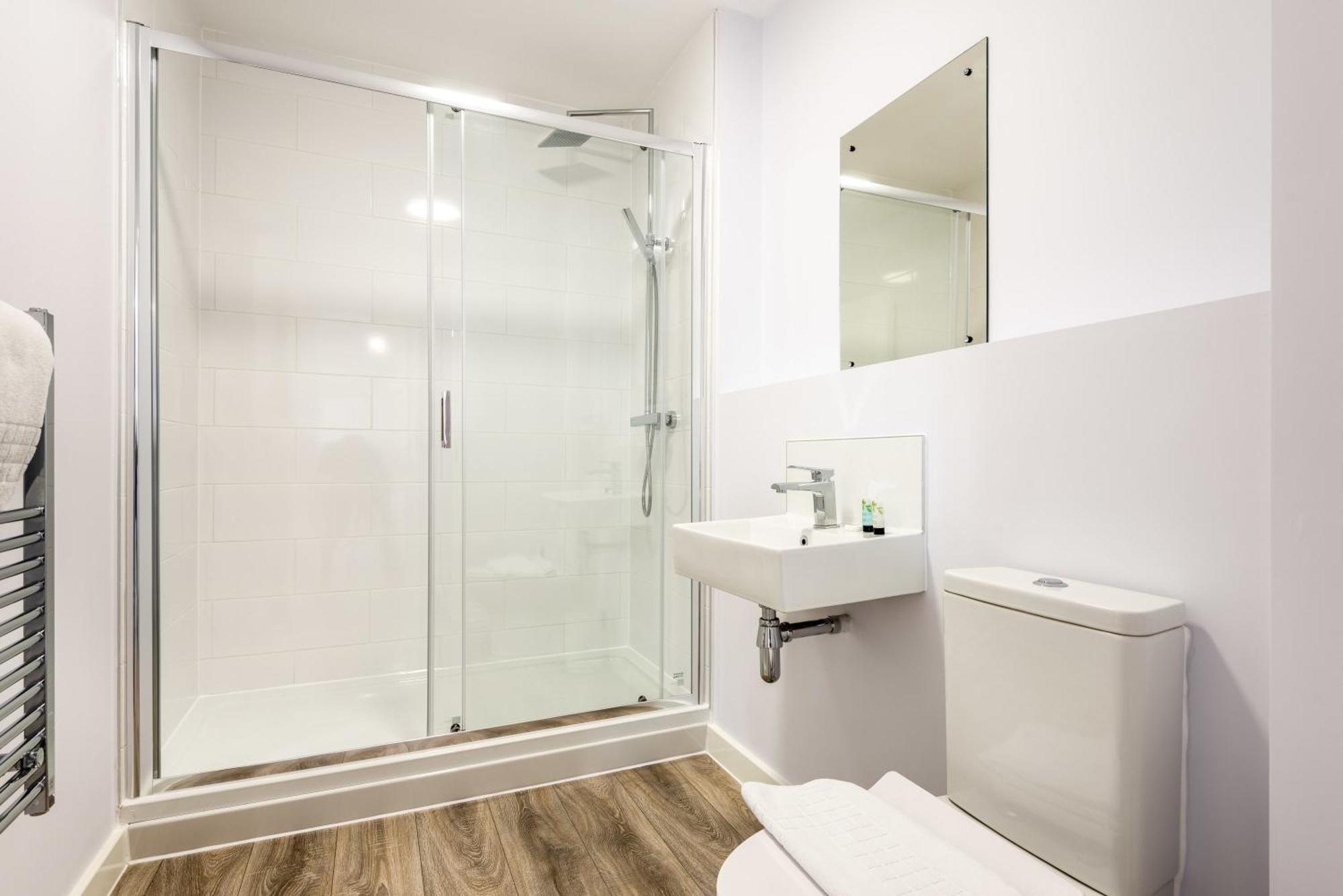 Contemporary 2 Bedroom In Apartment