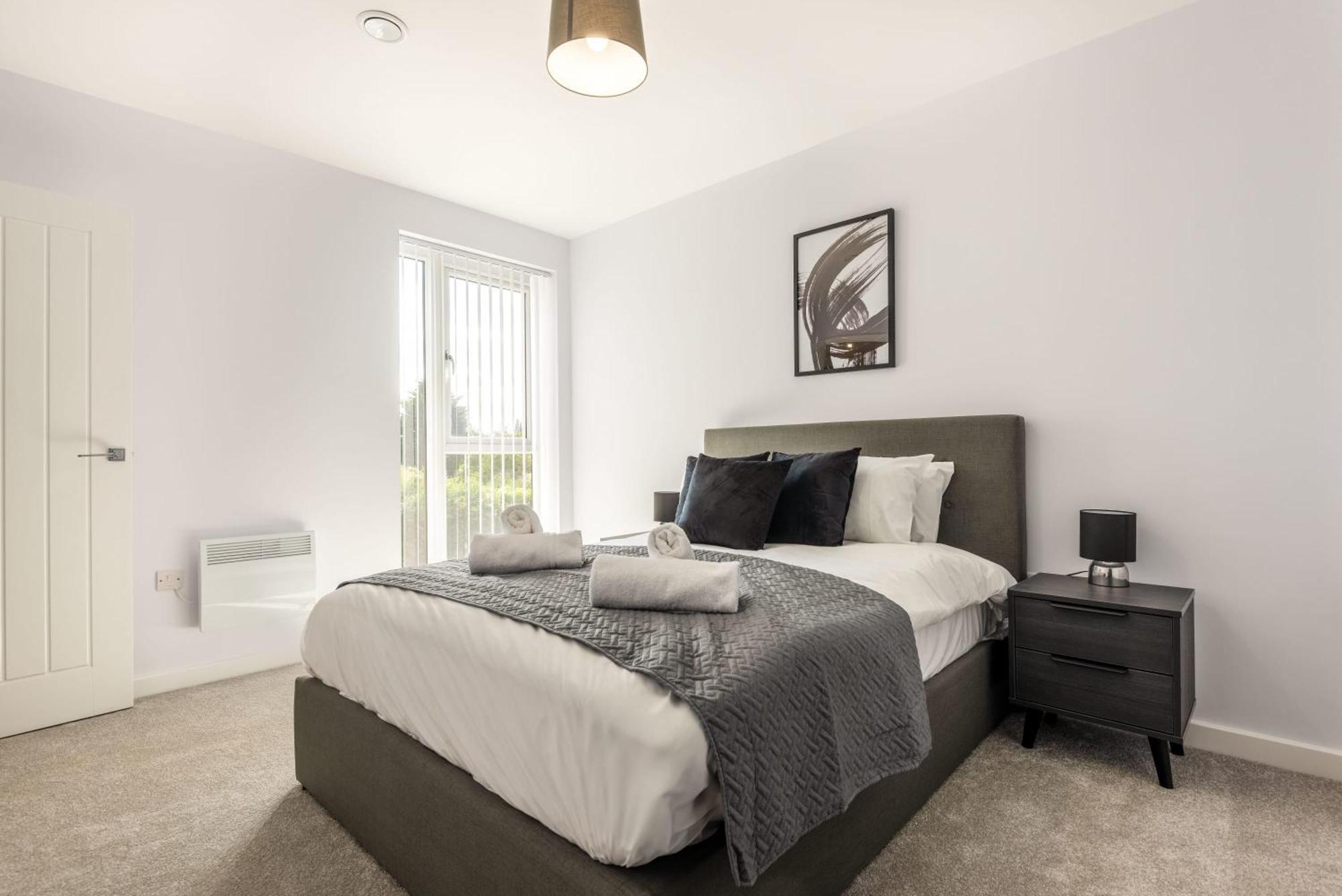 Contemporary 2 Bedroom In Apartment *