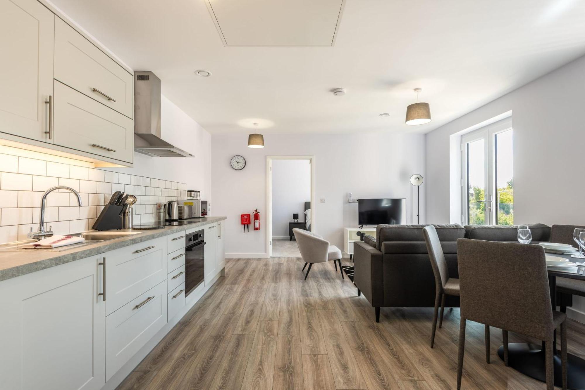 Contemporary 2 Bedroom In *